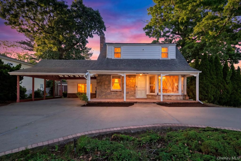 3499 Woodward Avenue, Wantagh