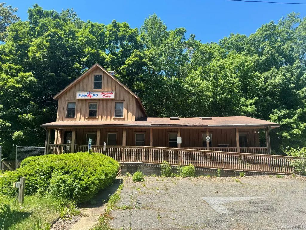 3244 Main Street E, Mohegan Lake