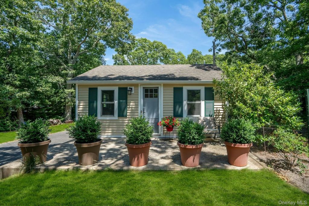 156 Washington Heights Avenue, Hampton Bays