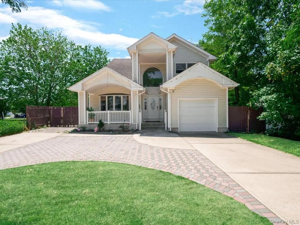 51 Atlantic Avenue, Freeport