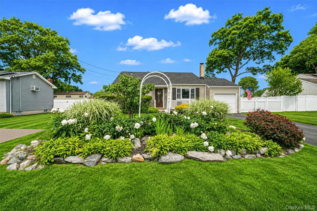 191 Grove Street, Port Jefferson Station