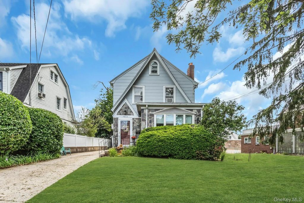 4612 Fayette Place, Great Neck