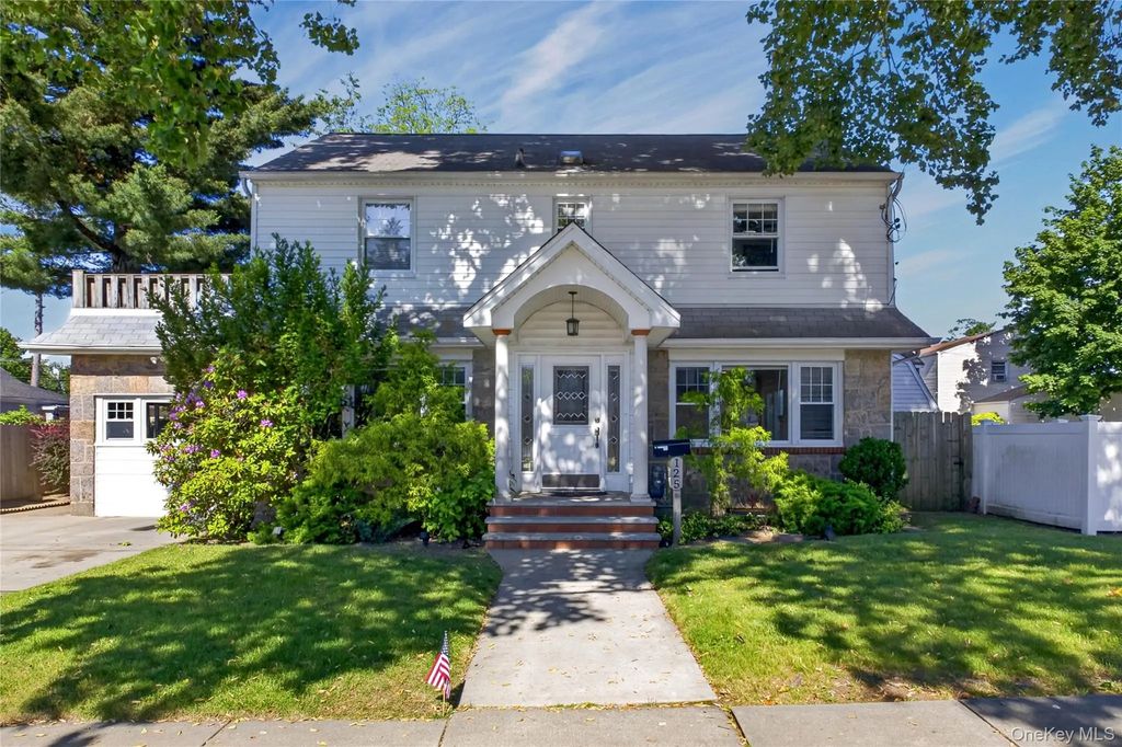 125 Hanson Place, Malverne