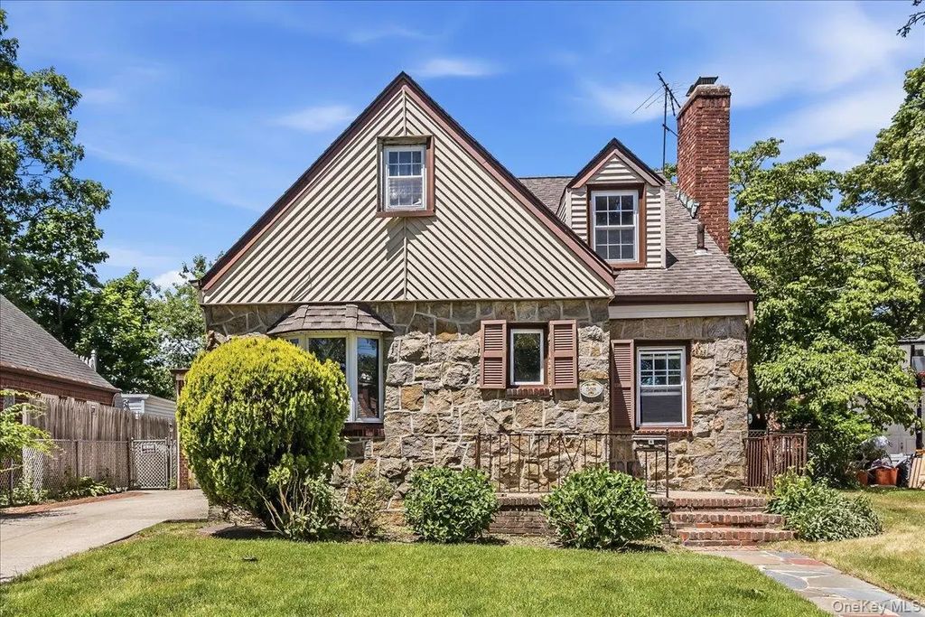 588 Adams Avenue, West Hempstead