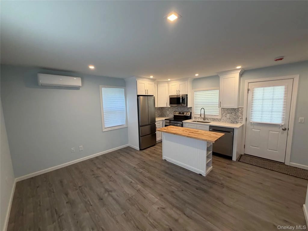 40 Fulton Avenue, Mastic