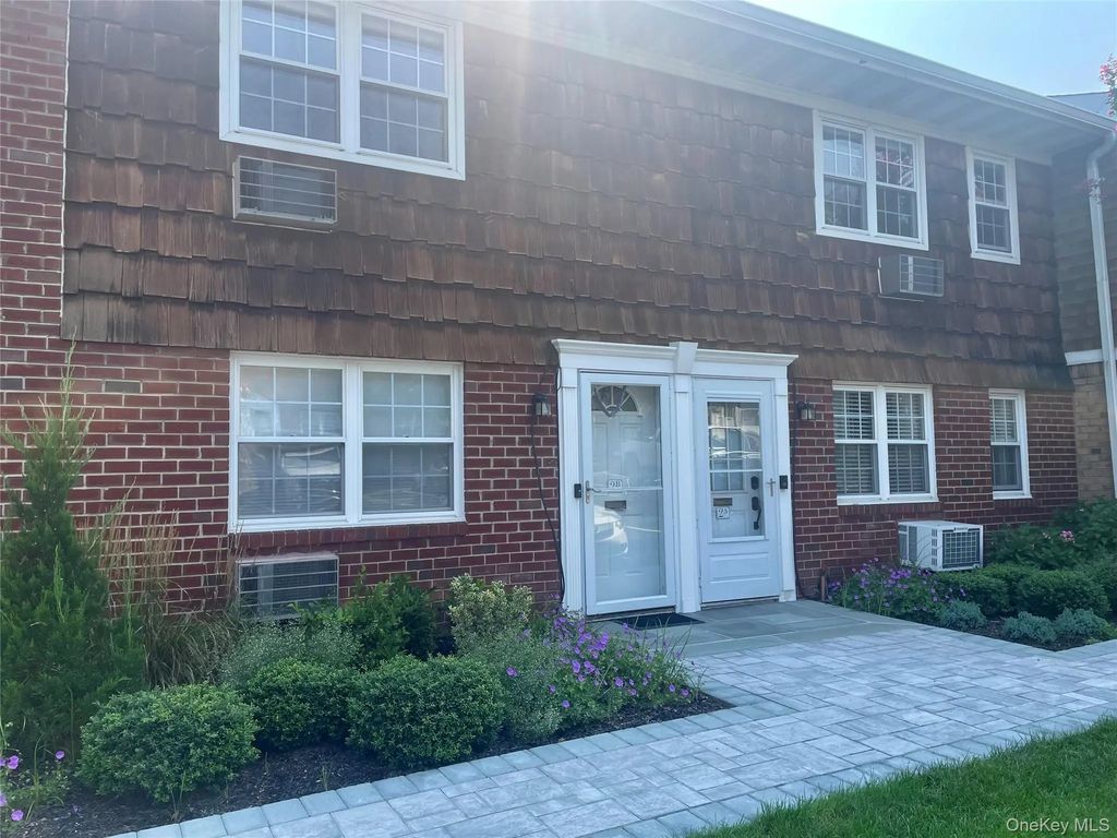 1 Anchorage Lane # 2b, Oyster Bay