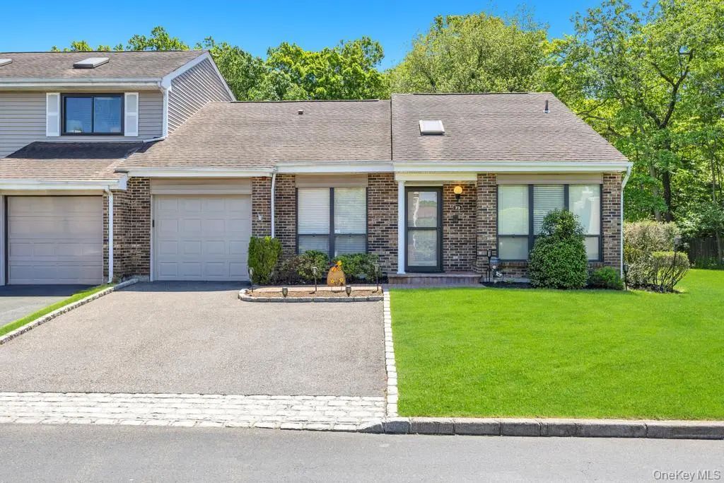 73 S Pond Lane, Smithtown
