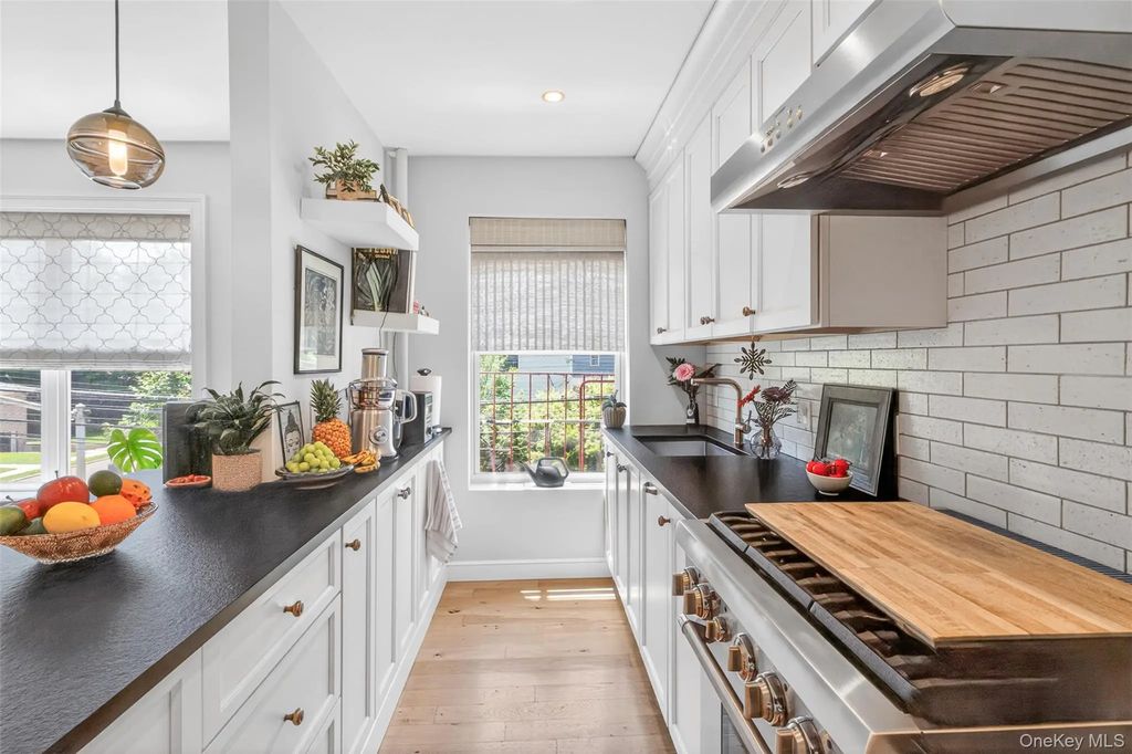 305 Sixth Avenue # 2e, Pelham