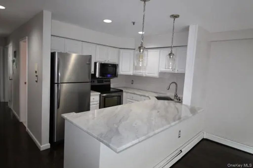 112 Atlantic Avenue 71, Lynbrook