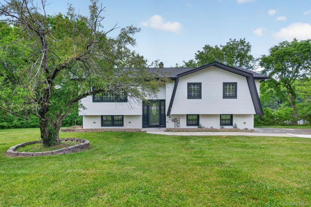 17 Janice Drive, Middletown