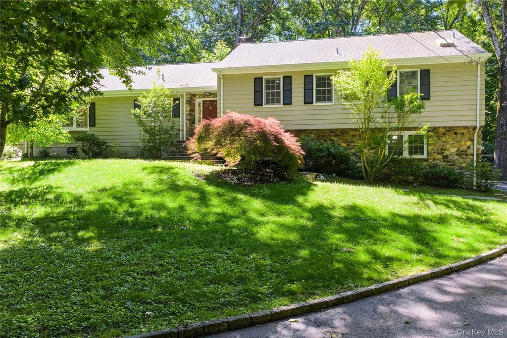 105 Cross Ridge, Chappaqua