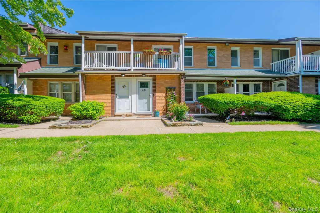 231 Artist Lake Drive, Middle Island