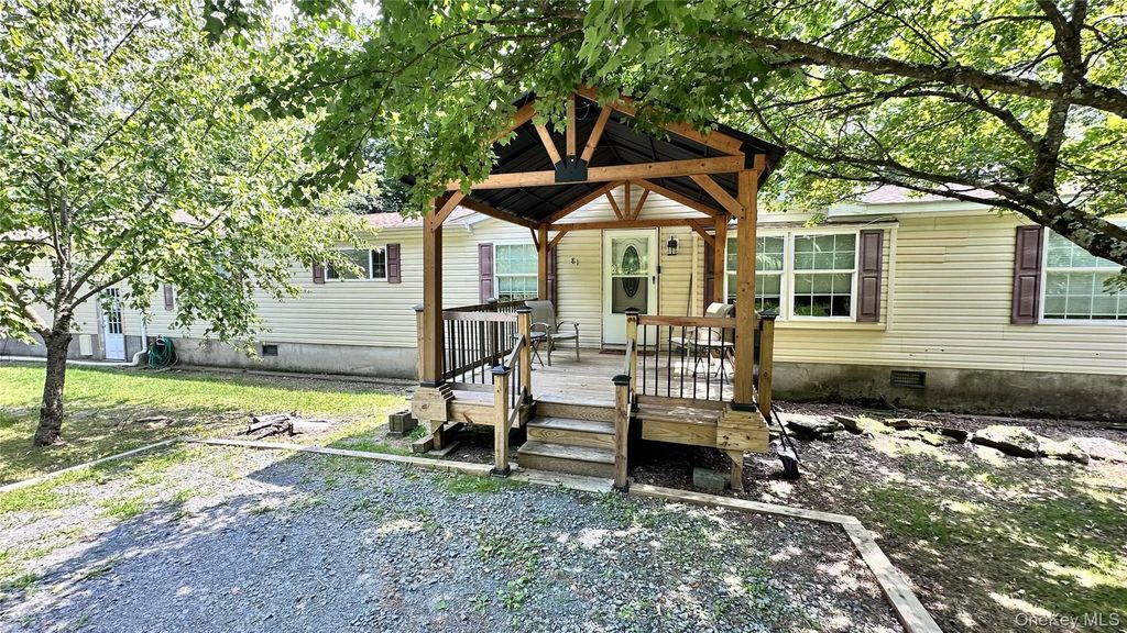 81 Lindholm Road, Hurleyville