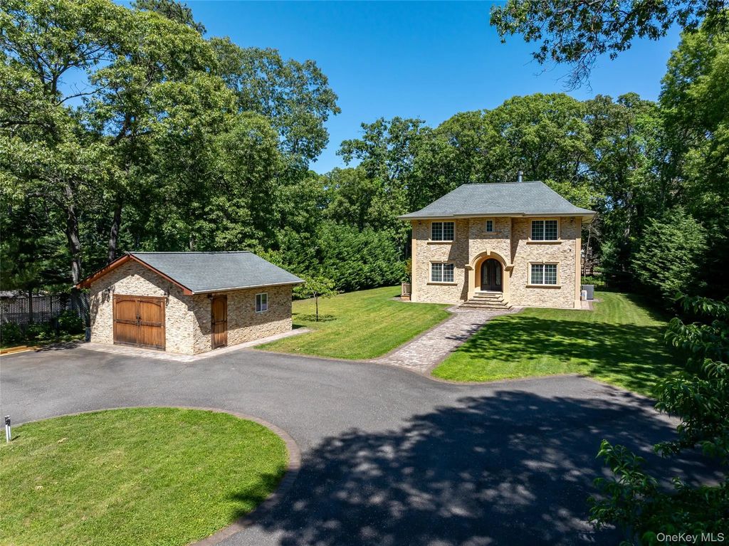225 Old Willets Path, Smithtown