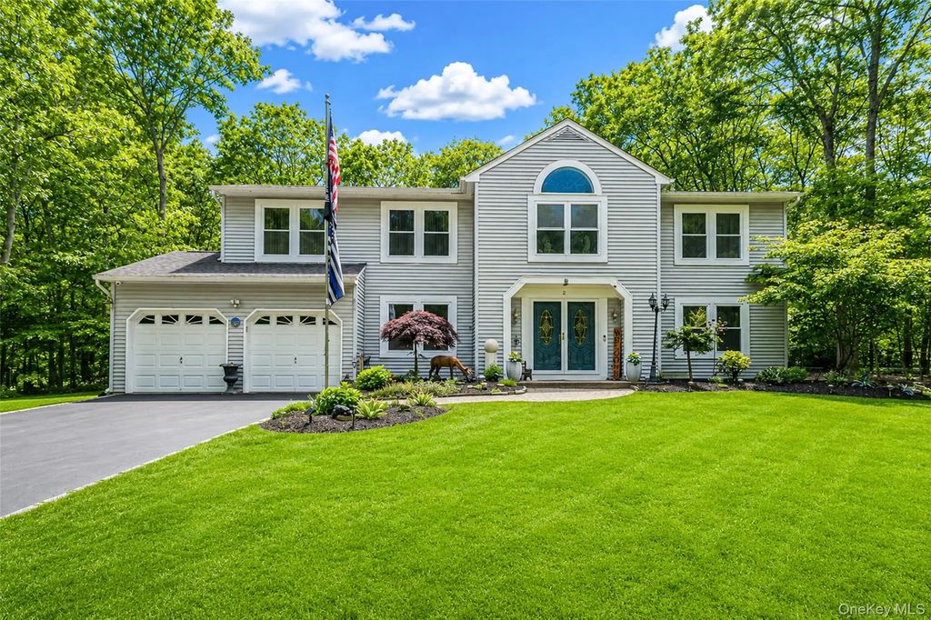 2 Barbara Anne Street, Manorville