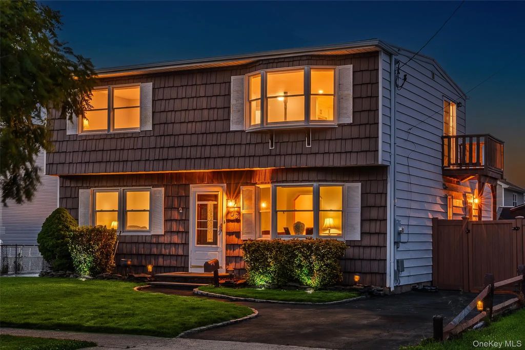 103 Parkview Street, Plainview