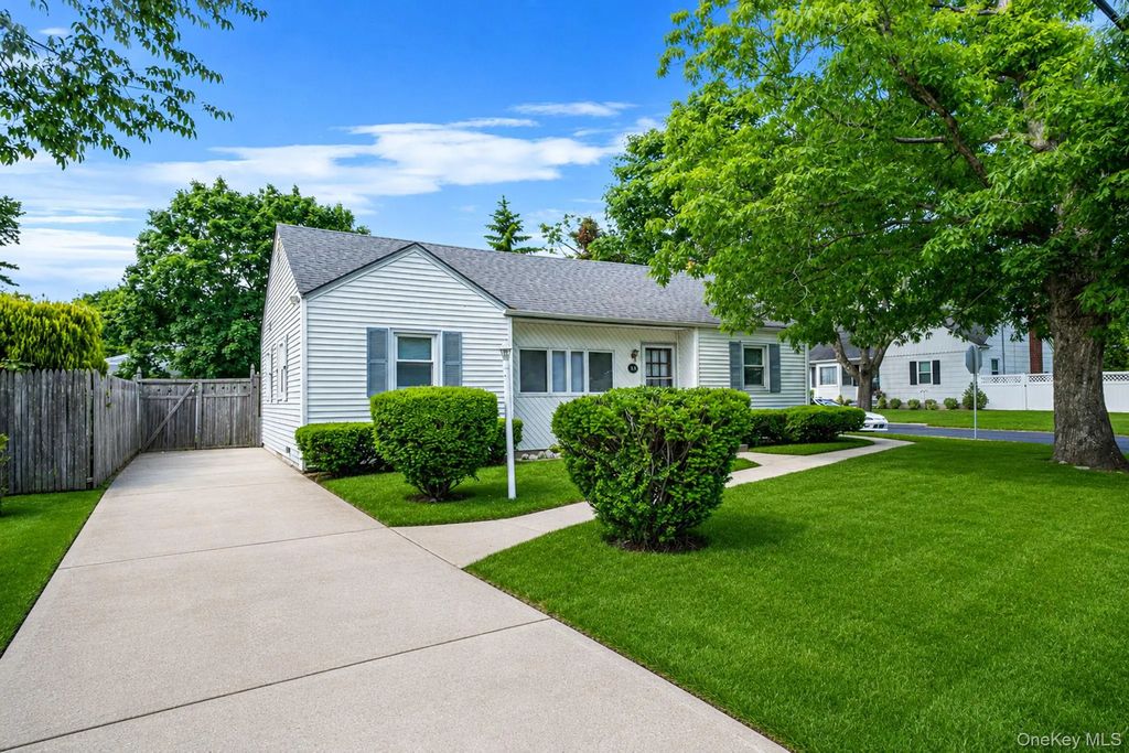 129 Shaber Road, Patchogue