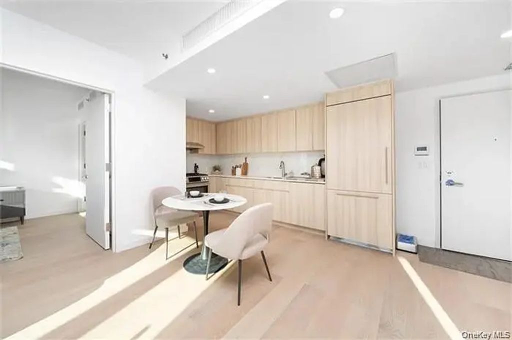 3371 Prince Street # 6d, Flushing