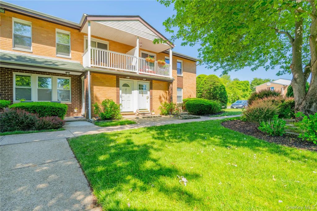 219 Artist Lake Drive, Middle Island