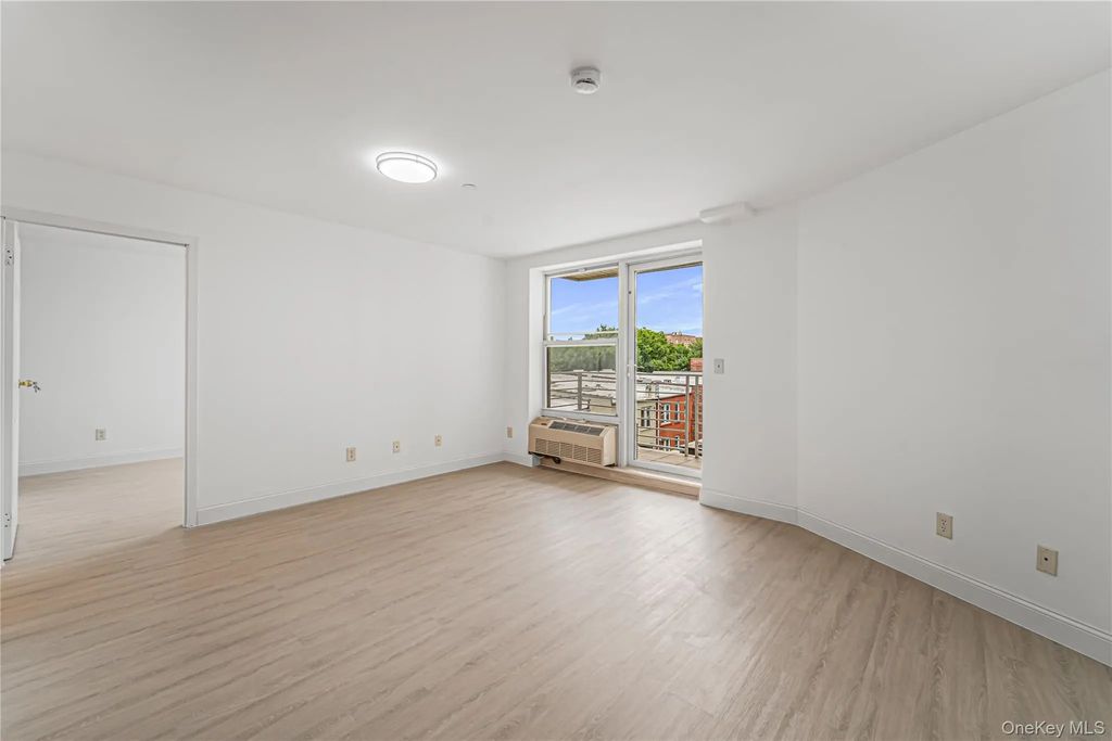 81-15 Queens Boulevard # 4h, Elmhurst