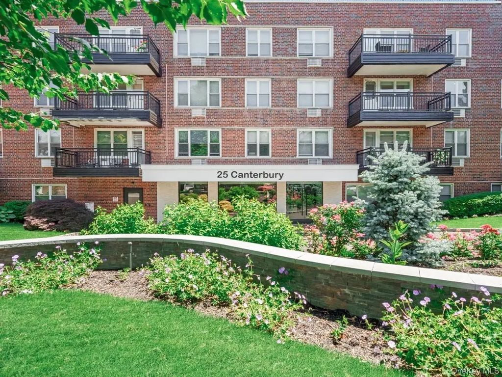 25 Canterbury Road # 1m, Great Neck