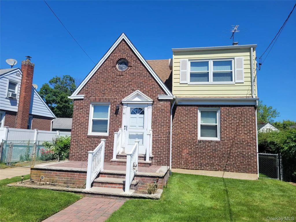 41 Nassau Boulevard, West Hempstead