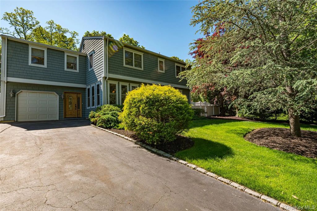 130 N Country Road, Shoreham