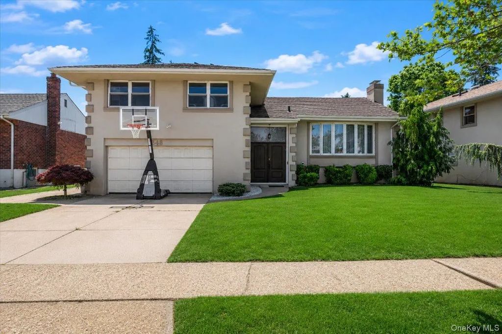 648 Diane Place, North Woodmere