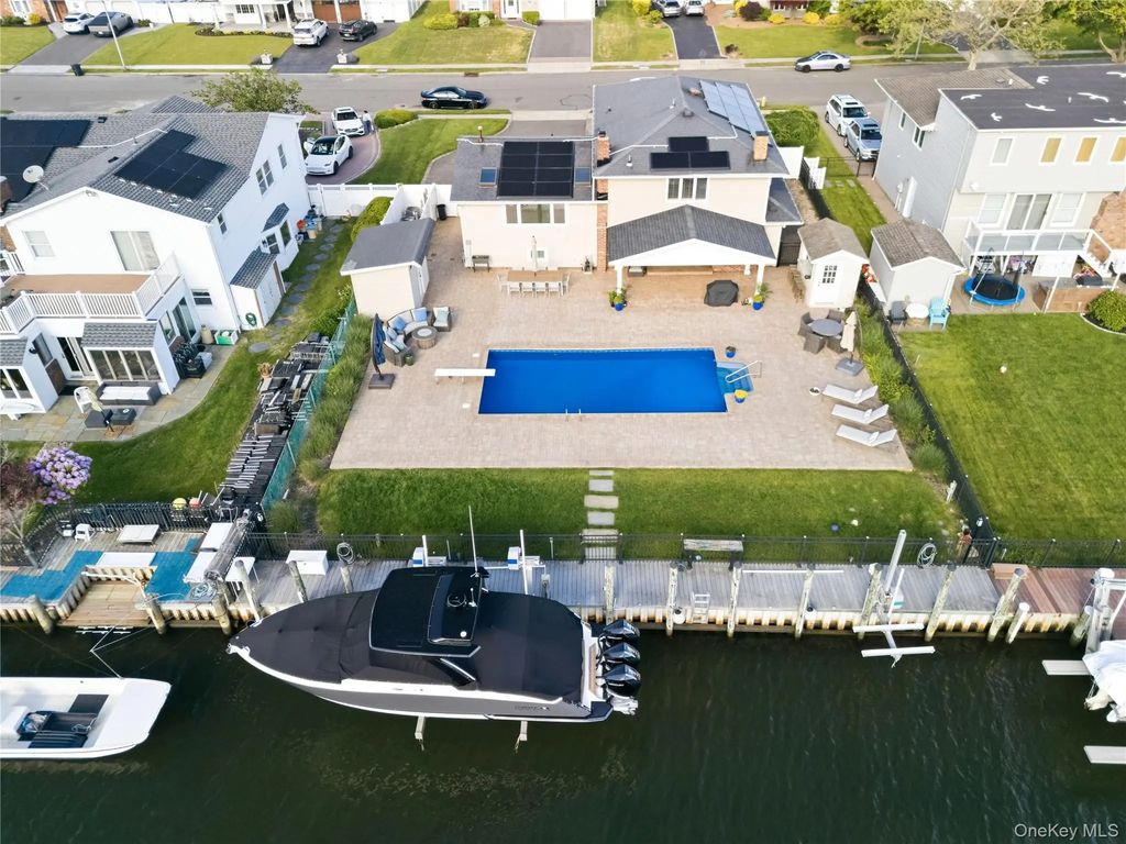 106 Anchorage Drive, West Islip