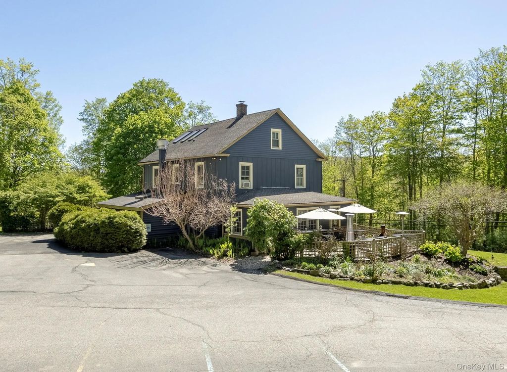 6 Autumn Lane, Amenia