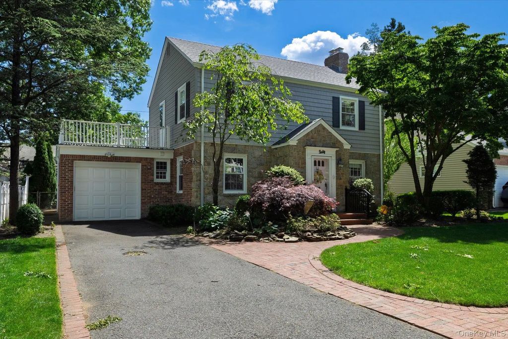 60 Atkinson Road, Rockville Centre