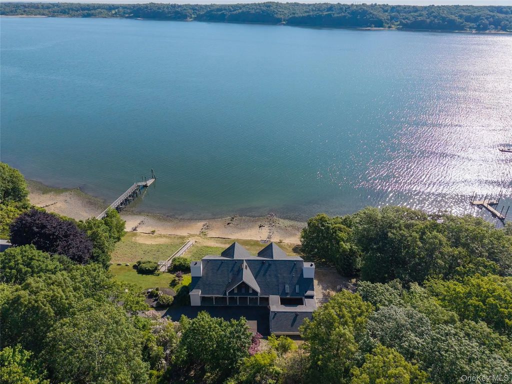 47 Laurel Cove Road, Laurel Hollow