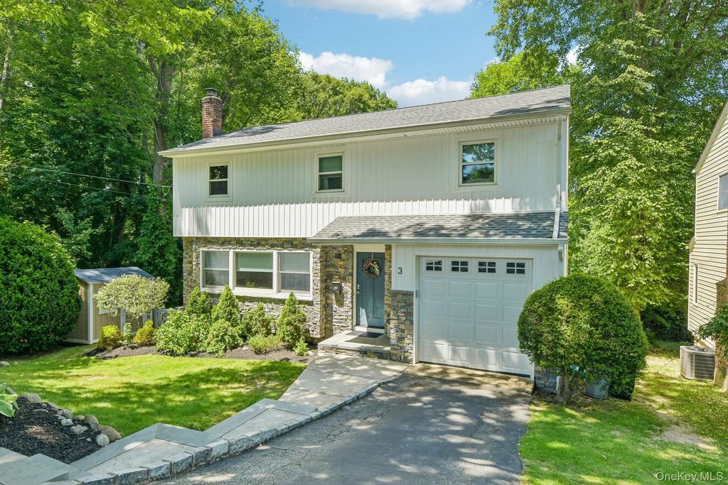 3 Walnut Place, Huntington