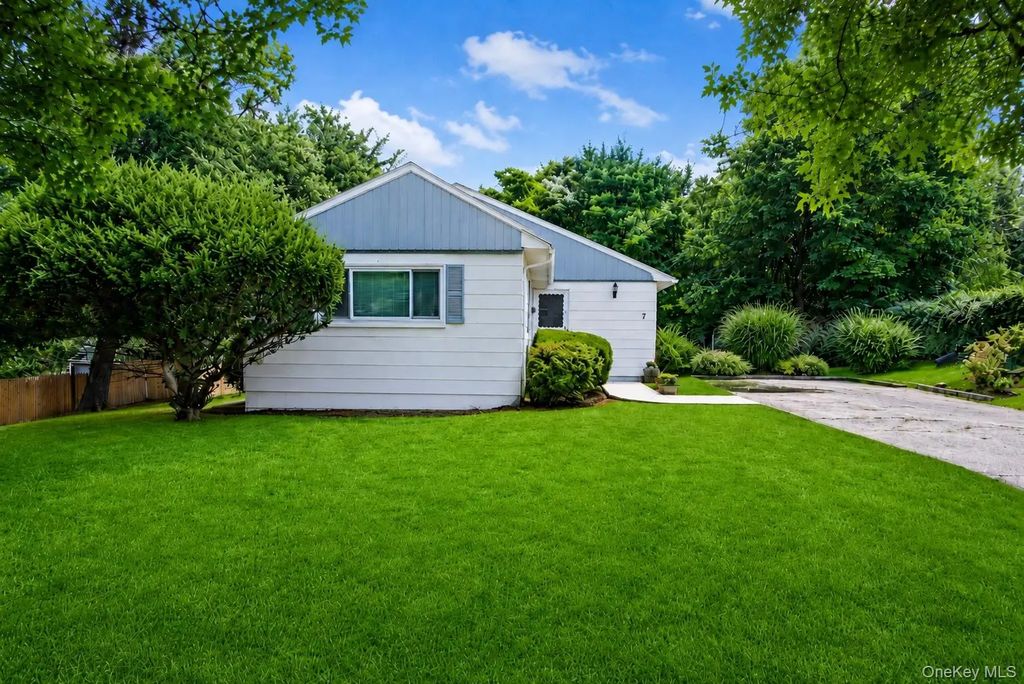 7 Tudor Place, Hartsdale