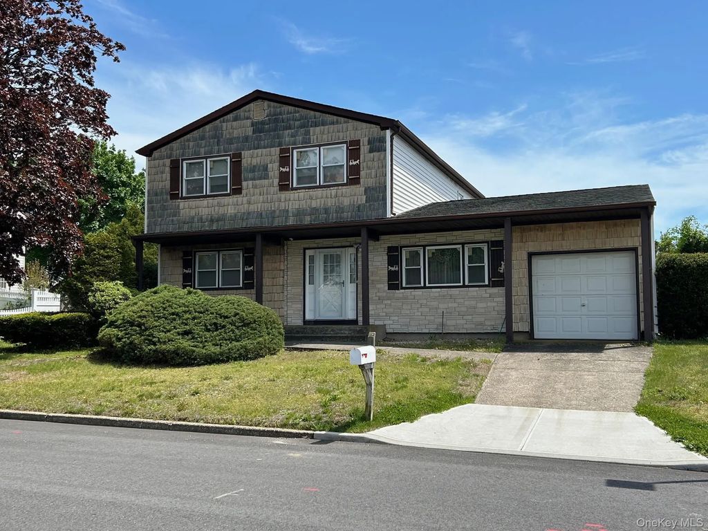 4 Dougbeth Drive, Ronkonkoma