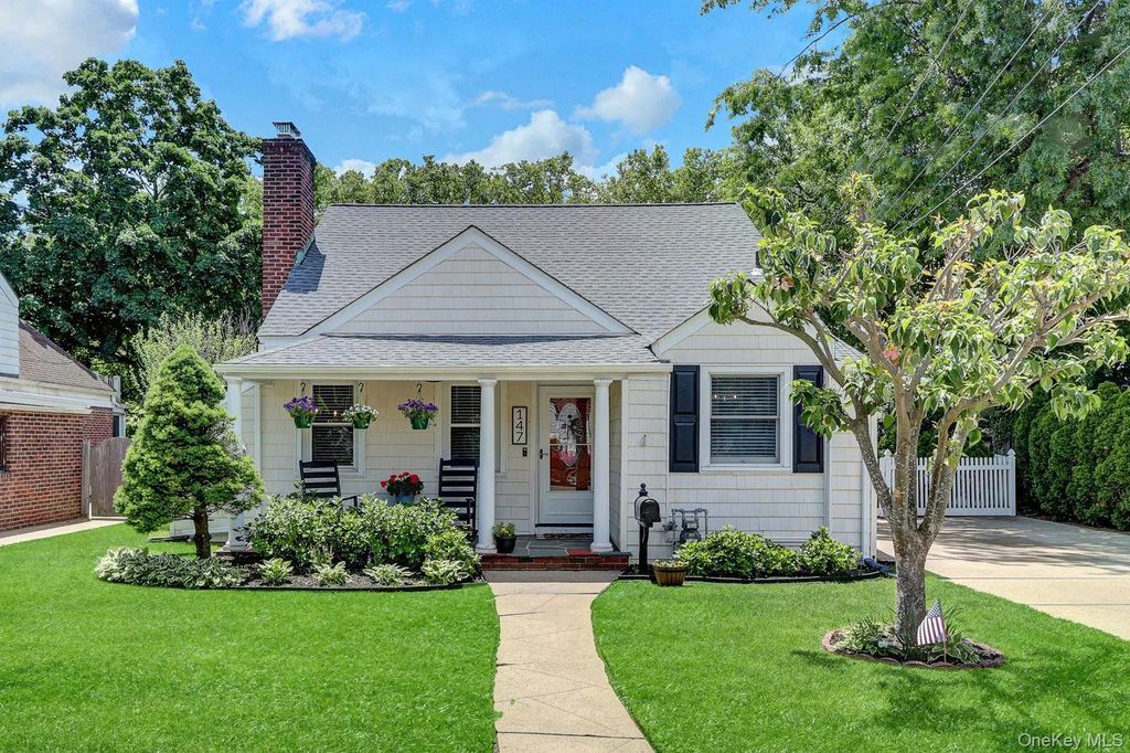 147 Sydney Avenue, Malverne