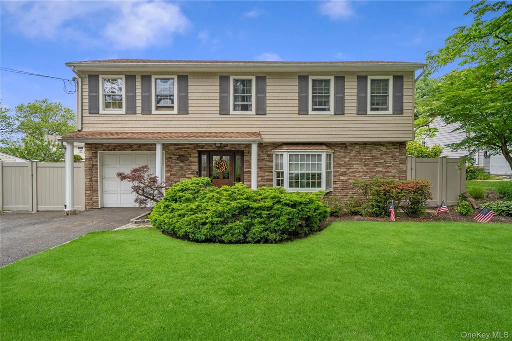 11 Edison Drive, South Huntington