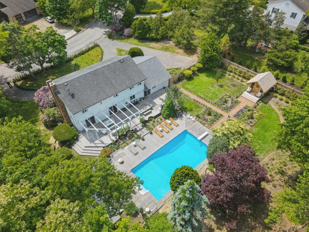 3 Mooring Drive, Bellport