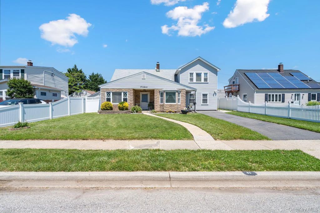 47 Forge Lane, Levittown