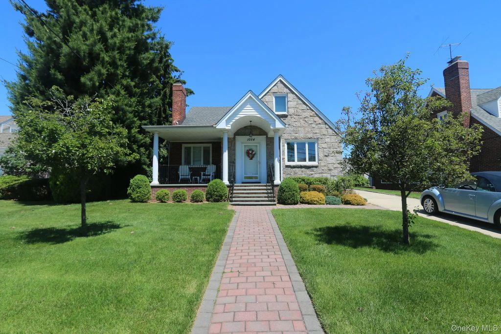 1054 Tulip Avenue, Franklin Square