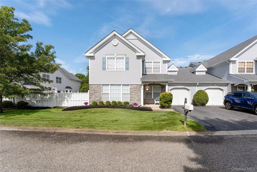 5 Robert Lane # 5, Middle Island