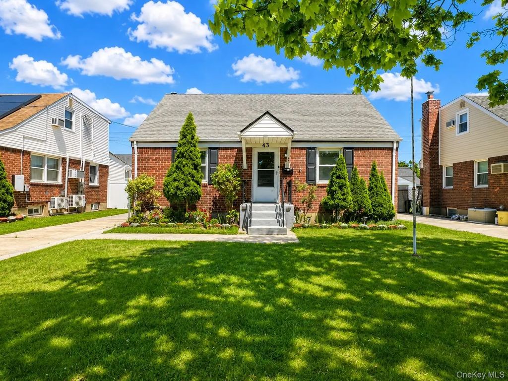 43 Mcalester Avenue, Hicksville