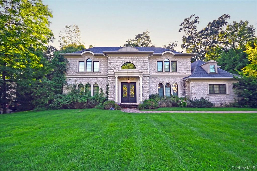 26 Spring Lane, Great Neck
