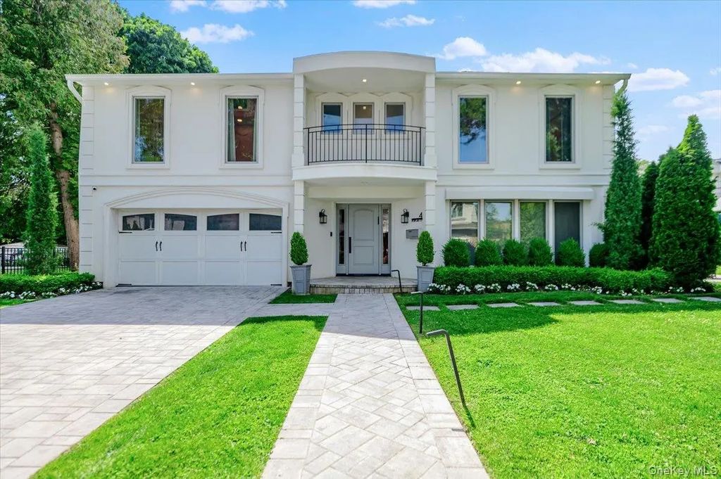 4 Poplar Court, Great Neck