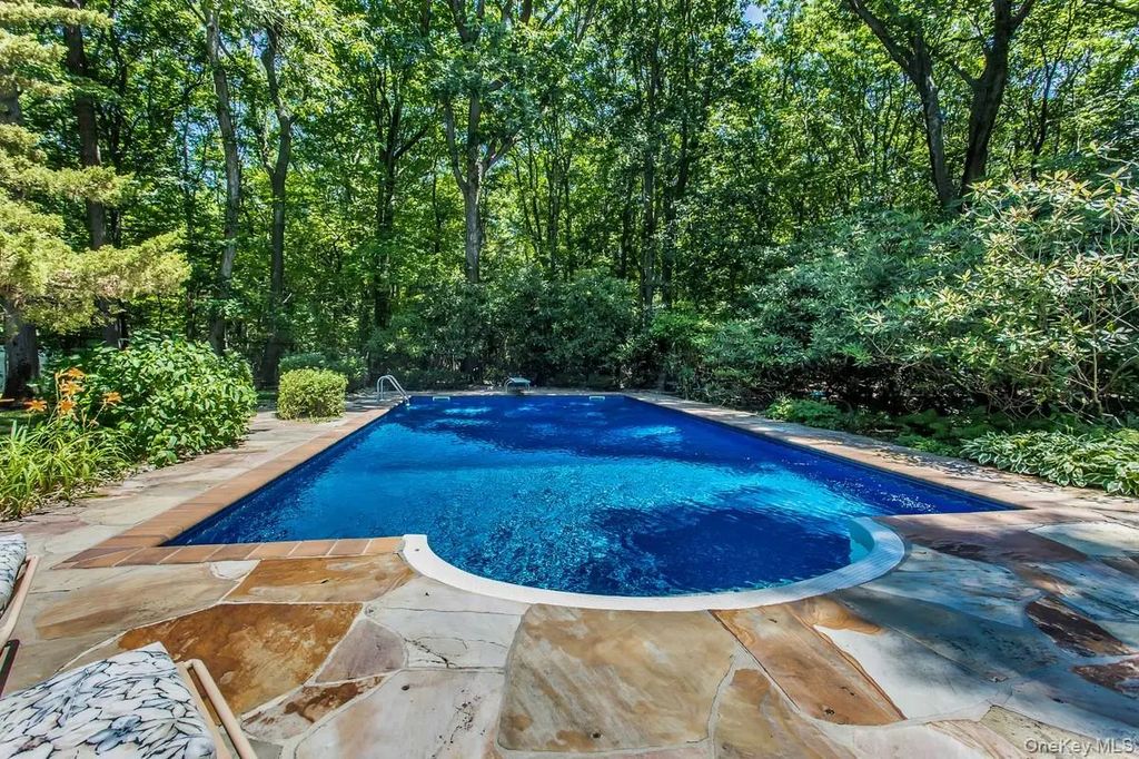 6 Cliffside Drive, Port Jefferson