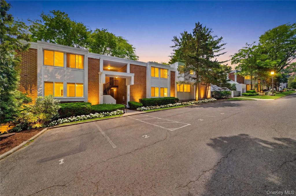 412 Tallwood Drive, Hartsdale