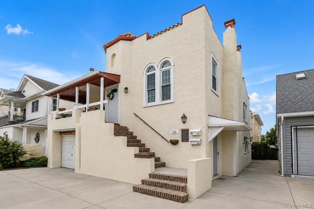 111 Cleveland Avenue, Long Beach