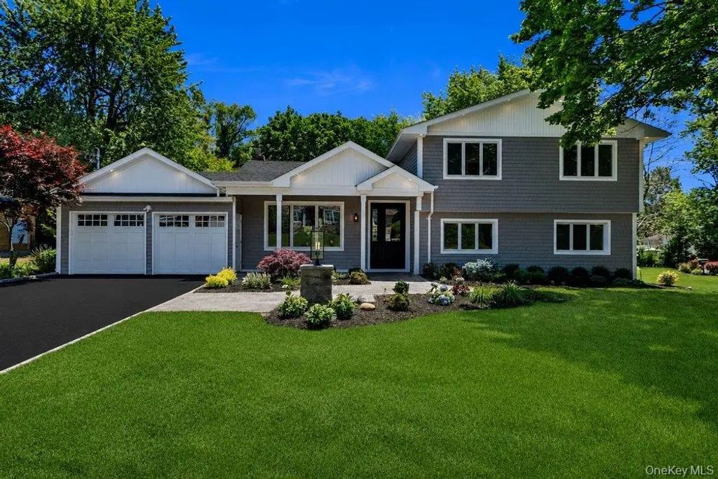 43 Bucknell Drive, Plainview