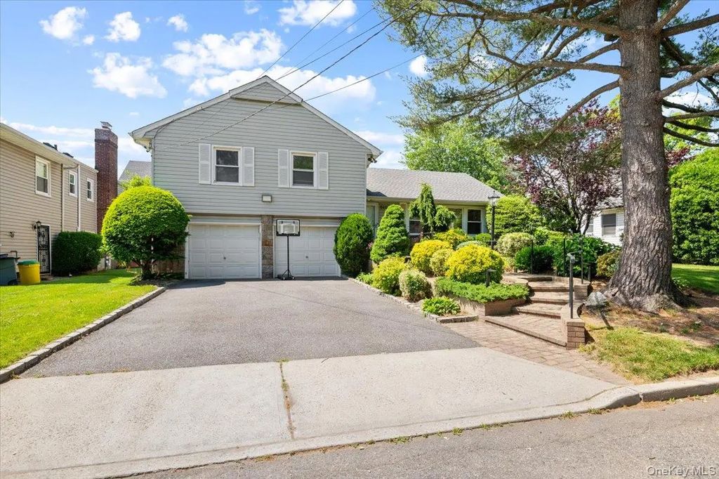 842 Fiske Street, Woodmere