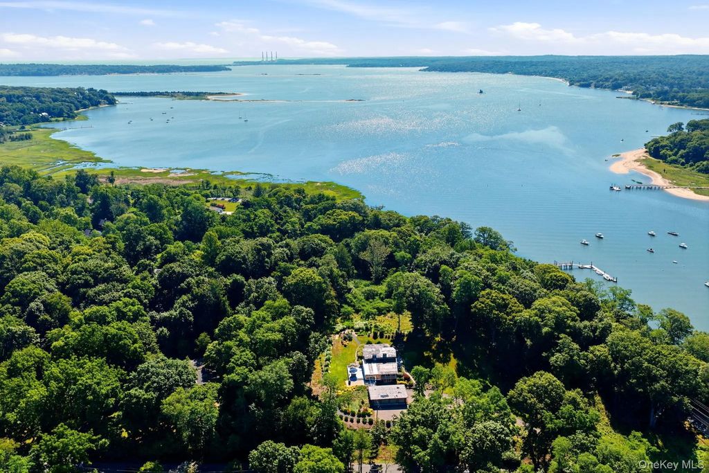 2 Fiddlers Green Drive, Lloyd Harbor